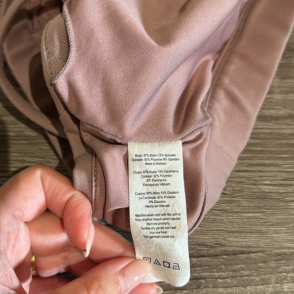 ALO Workout Bra - Medium - Picture 6 of 9